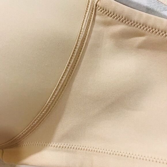 Two Vanity Fair Bras Size 42D. Handle of two Bras. - Picture 8 of 12